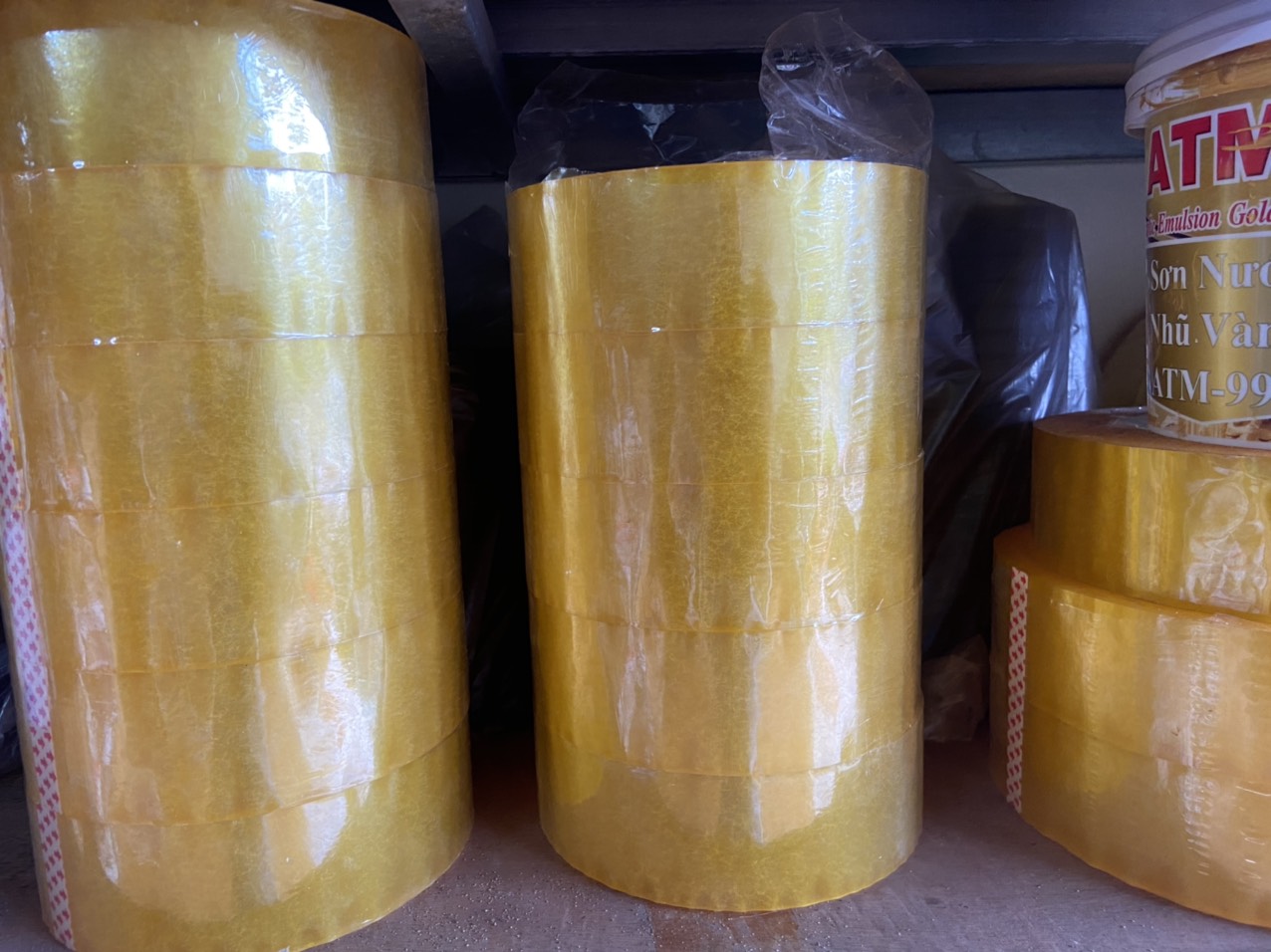 Băng dính dán chân tường và phân trần